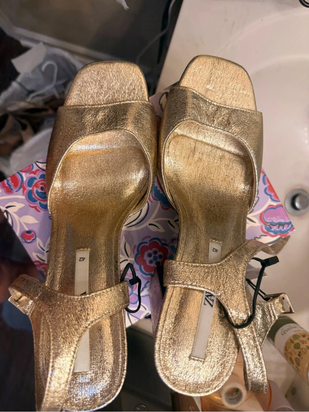 Viral Zara Gold Metallic Block Heel Platform Sandals - Women